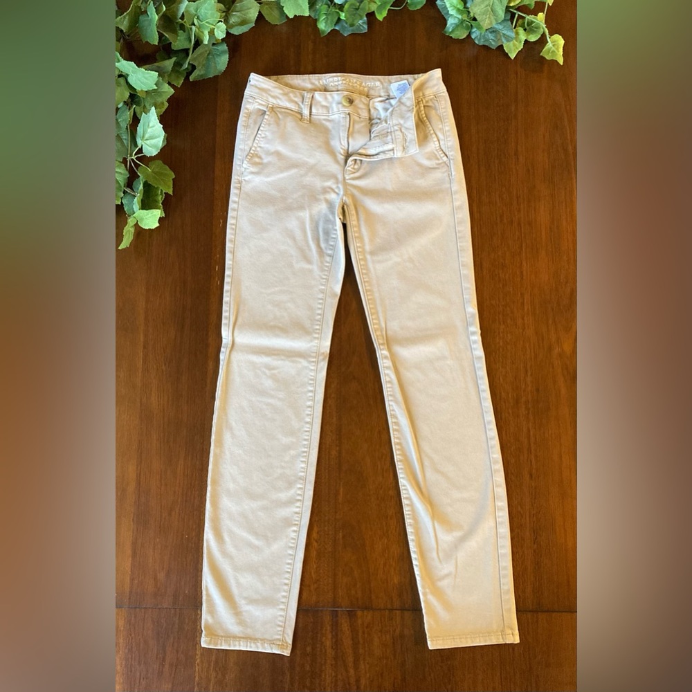 Women’s Super Stretch Khaki Jeans Size 4 Regular